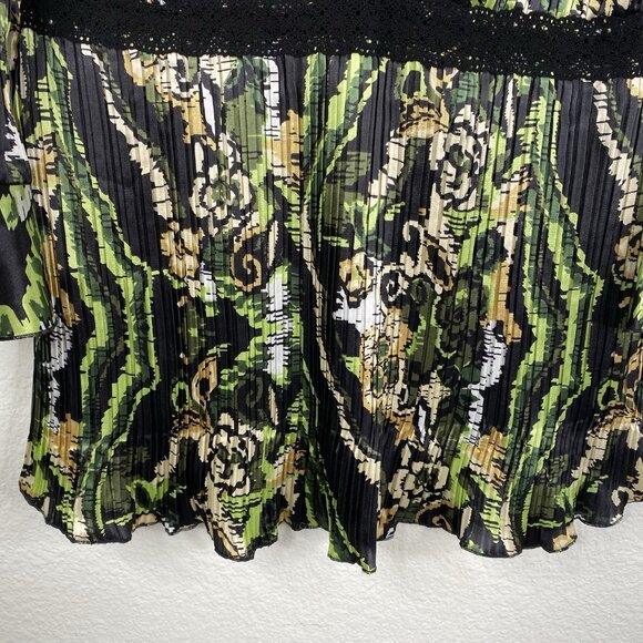 Violet and Claire Top Women's Green Sz S Pleats Crochet Babydoll Fairy Y2K - Picture 8 of 12